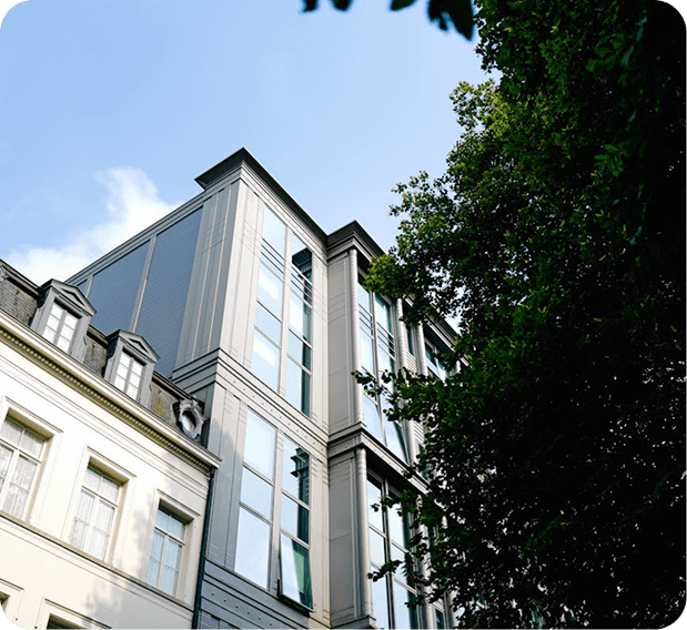 مبنى عصري يعكس الطابع الحضري